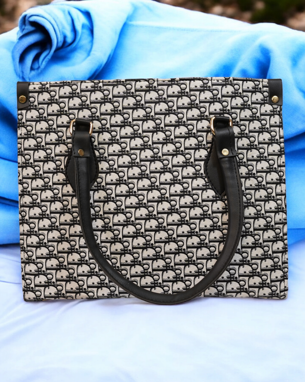 White & Black Print tote bag